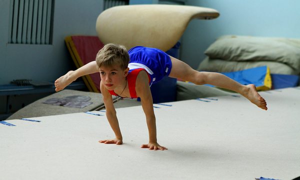 Мальчики в спортивной гимнастики