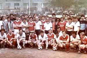 Товарищеская встреча \"Портовик\" (Холмск) - сборная ветеранов СССР - 1:1