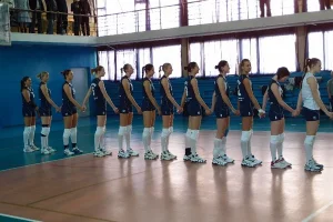 ВК "Сахалин" в Санкт-Петербурге перед повторной игрой со "СЛЮШОР-Экран". Через полтора часа "Сахалин" одержит первую победу в своей истории. 