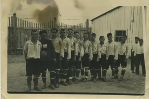 Одна из футбольных команд Охи, 1950е- годы