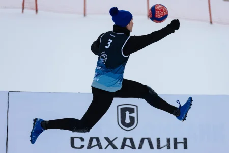 На этап Кубка страны по волейболу на снегу участники сделали первые шаги к полуфиналу