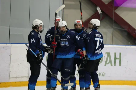 «Кристалл» одержал три победы в домашней серии Юношеской хоккейной лиги