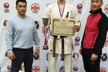 Александр Фесь завоевал серебряную медаль чемпионата ДФО по киокусинкай
