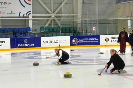 Команда из Корсакова первенствовала в турнире по кёрлингу в рамках «Кубка губернатора»