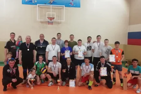 Волейбольный турнир собрал в Смирных семь команд