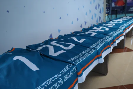 Сахалинским хоккеистами вручили джерси в преддверии «Золотой шайбы»