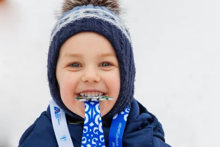 Трехкратный олимпийский чемпион Александр Большунов стал победителем Международного сахалинского лыжного марафона