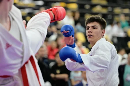 Более 1000 каратистов участвуют в чемпионате и первенстве ДФО