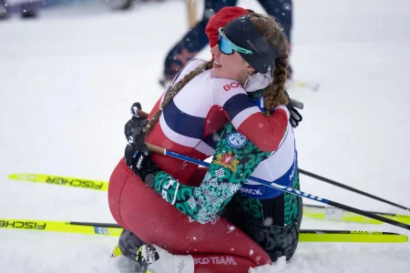 Командный спринт завершился сенсационной победой лыжниц Свердловской области