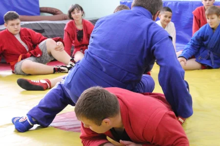 Узел ноги и рычаг бедра