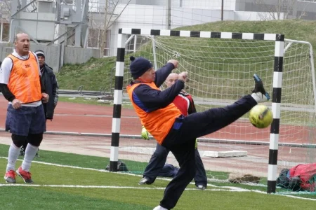 Гол забьют одни старики