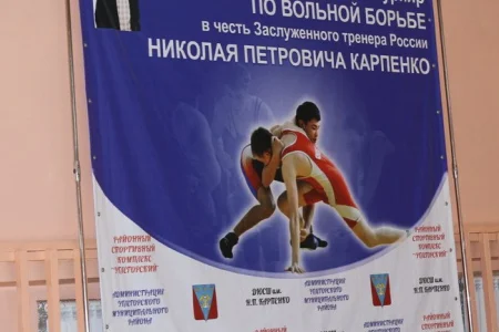 В Шахтерске прошел традиционный открытый турнир по вольной борьбе в честь заслуженного тренера России Николая Карпенко