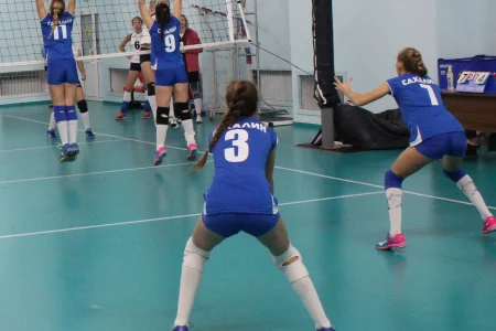 Чемпионат области по волейболу выиграла сборная Корсакова