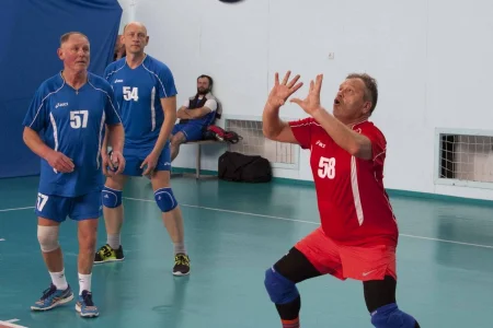 Волейболисты из Долинска стали победителями ветеранского турнира