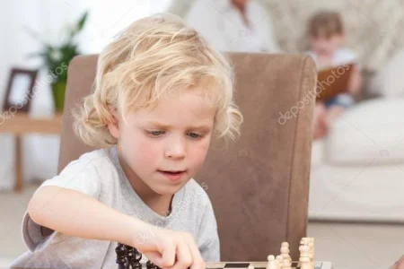 Мальчишки и девчонки, а также их родители, слонами и конями подвигать не хотите ли?