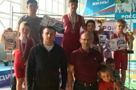 Сахалинские борцы вольного стиля завоевали пять медалей на турнире в Благовещенске