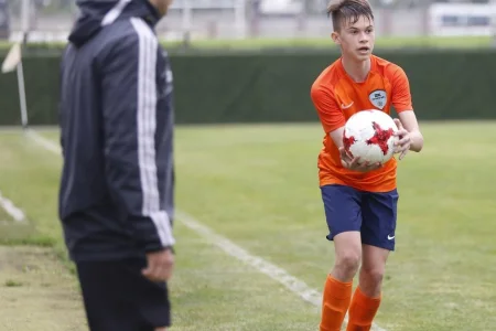 «Сахалин-2003» сыграет в турнире за 9-16 место