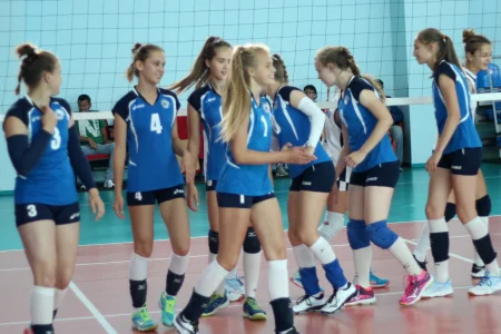 Шесть команд заявились на женский чемпионат области по волейболу