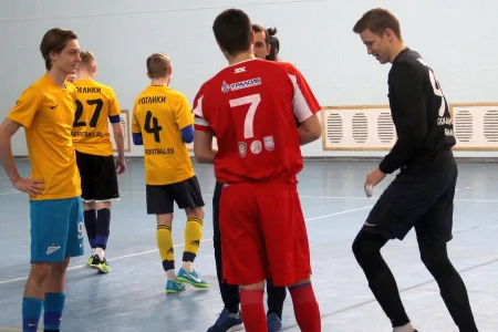 Главный приз мини-футбольного турнира «Снеговик» завоевали хозяева площадки