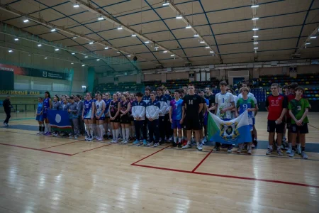 Сахалинские волейболисты взяли золото и серебро первенства ДФО