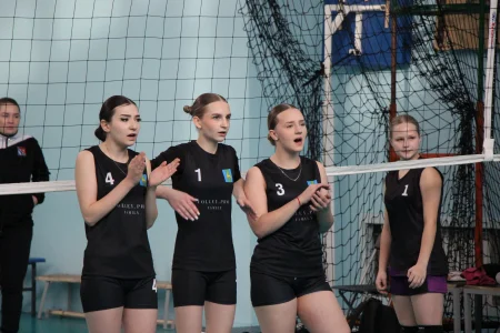 Одиннадцать команд вышли на старт юношеского первенства области