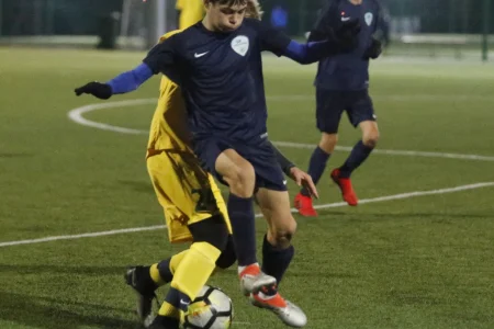 «Сахалин-2004» одержал волевую победу