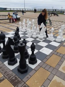 В Невельске провели турнир гигантскими шахматами