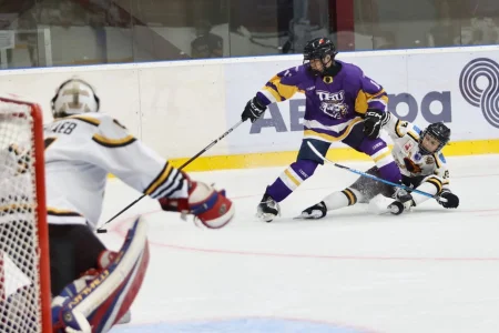 Хет-трики, «дубли» и разгромы: итоги первого игрового дня «Золотой шайбы»