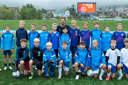 Дмитрий Сычев поделился секретами мастерства с юными сахалинцами