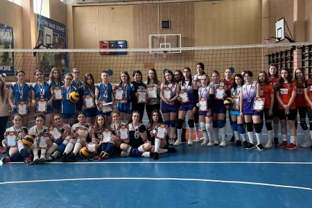 Главный приз волейбольного турнира остался в Охе