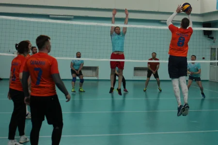 Участники волейбольного турнира Спартакиады минспорта определили финалистов