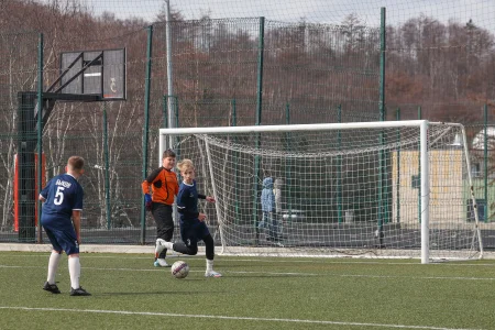 Школьные футбольные команды сыграли первые матчи