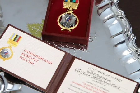 На Сахалине вручили первые почётные знаки от Олимпийского комитета России