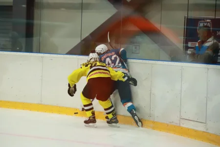 «Сахалин» дебютировал в Женской хоккейной лиге