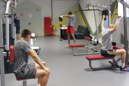 Волейболисты «Элвари-Сахалин» совмещают высокие нагрузки с игровой практикой