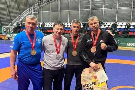 Ветераны показали пример юным спортсменам