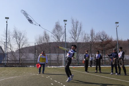 На Сахалине разыграли медали первенства России в метании тынзяна на хорей