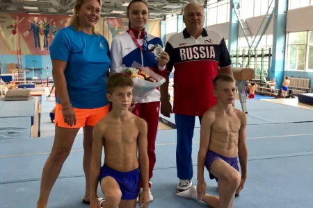 Островные гимнасты тренируются в Ленинск-Кузнецком