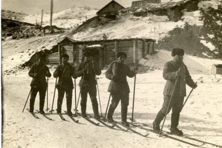 Страницы истории: Только луна освещает путь