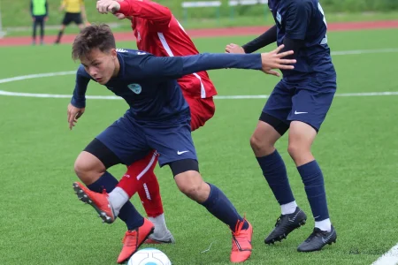 «Сахалин-2002» завершил первый круг на первом месте