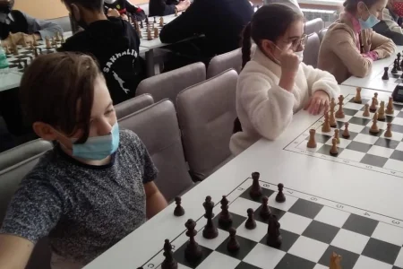 Сахалинцы сыграли в парные и шведские шахматы