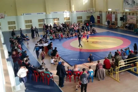 Почти 100 борцов приняли участие в «Кубке мэра» в Невельске