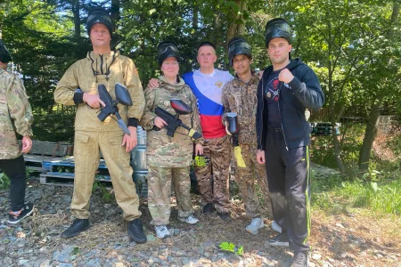 Сотрудники спорторасли взяли в руки оружие