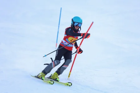 Сахалинские горнолыжники провели первый старт в 2026 году