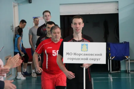 Победителями волейбольного Мемориала Николая Ельченинова стали команды из островной столицы