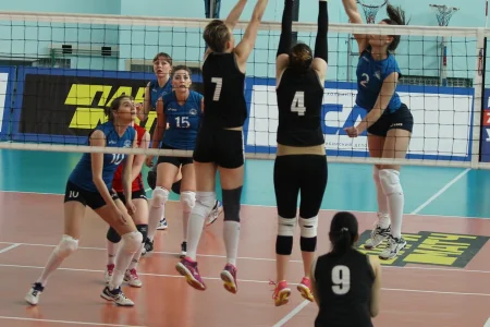 «Сахалин» завоевал золотые медали женского чемпионата Дальнего Востока по волейболу