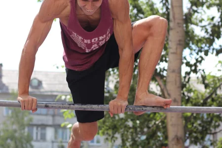 Абсолютным победителем III чемпионата дворового спорта «Сахалинский WORKOUT» стал Владимир Суворов
