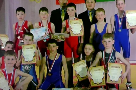 Сотня юных борцов вышла на ковер