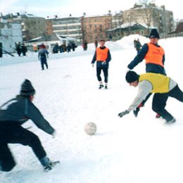 Опасный момент у ворот \"Строителя\" (г.Оха)