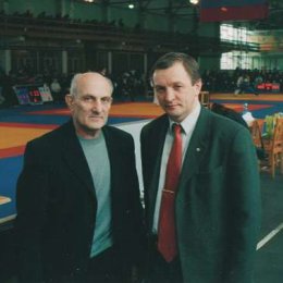 Слева направо: Рахлин А.С. - тренер Президента РФ Путина В.В., Кардаш В.И. - вицепрезидент Дальневосточной Федерации дзюдо
